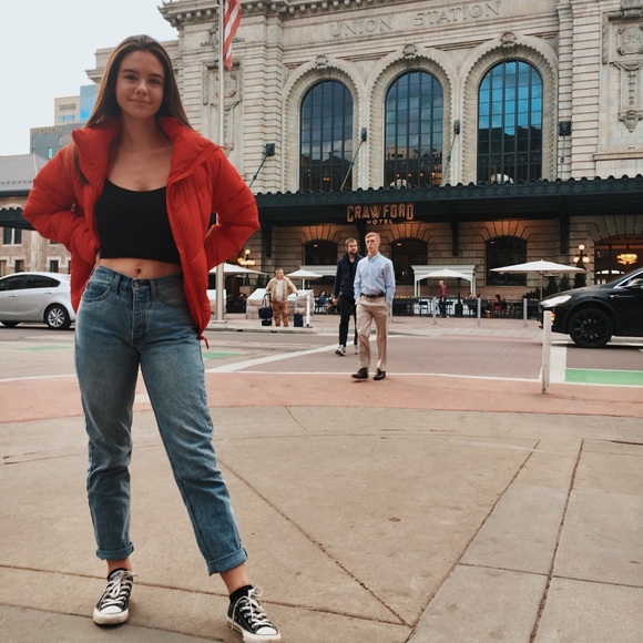 Meet your Posher, Nicole - Picture 1 of 3